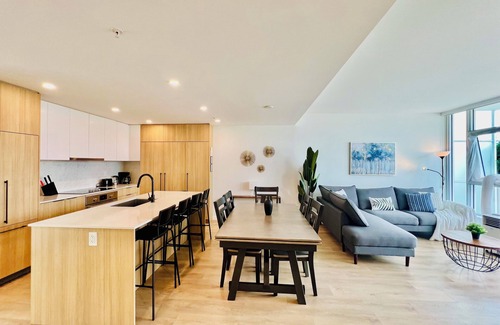 Surrey Condominio | Luxury Downtown Townhome with View