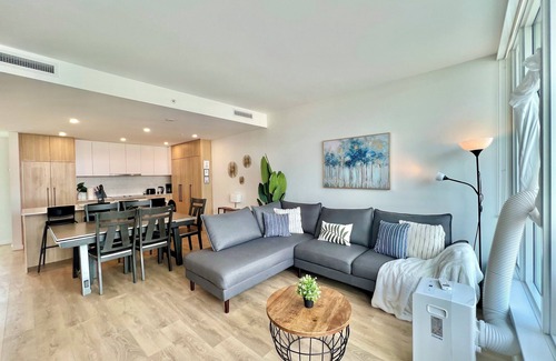Surrey Condominio | Luxury Downtown Townhome with View