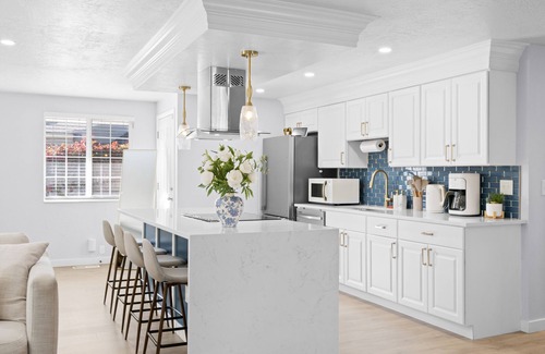 West Valley City Casa | Luxury Dream Home with HOT TUB