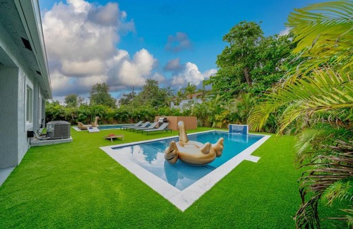 Progresso Village Villa | Luxury Duplex in Heart of Fort Lauderdale Near The Beach