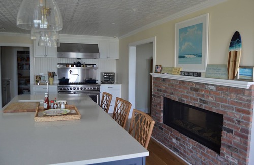 Town of East Hampton Casa | Luxury East Hampton Home; Sunset, Bay View, Direct Water Access; Newly Renovated