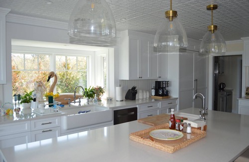 Town of East Hampton Casa | Luxury East Hampton Home; Sunset, Bay View, Direct Water Access; Newly Renovated