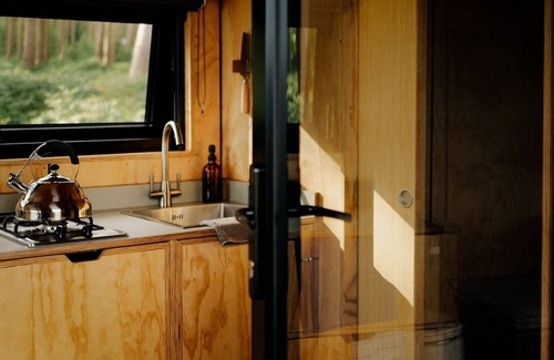 Newcastle-Under-Lyme Cabaña | Luxury Eco-Friendly Off-Grid Forest Cabin With Outdoor Bath