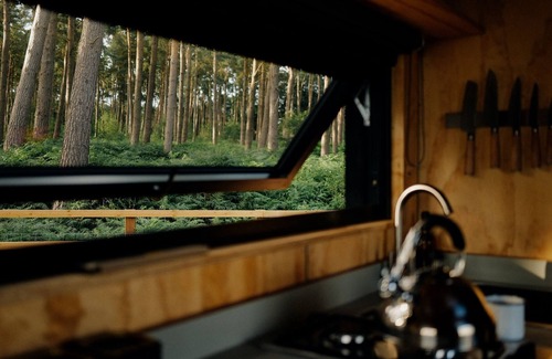 Newcastle-Under-Lyme Cabaña | Luxury Eco-Friendly Off-Grid Forest Cabin With Outdoor Bath
