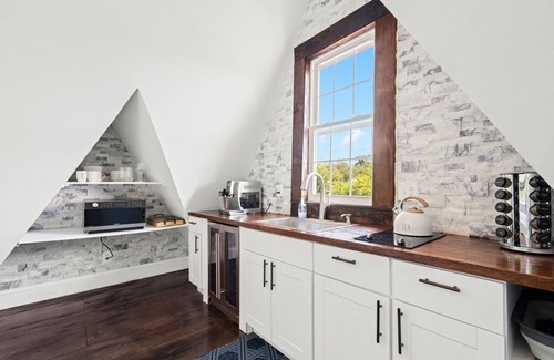 Brookland Apartamento | Luxury Escape in DC, with a private deck!