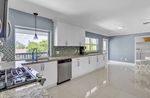 Cutler Bay Casa | Luxury Escape: Pool, Hot tub, Mini Golf & More!