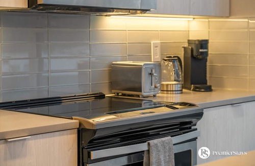 Downtown Edmonton Apartamento | Luxury Escape » Sleeps 6 » Ice District » Parking