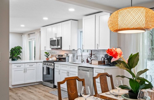 Richmond Heights Casa | Luxury Escape|Sleeps 8|Game Room|Highland Heights