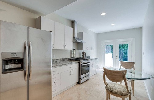 Bethesda Casa | Luxury Estate House with all the comforts . Close to metro