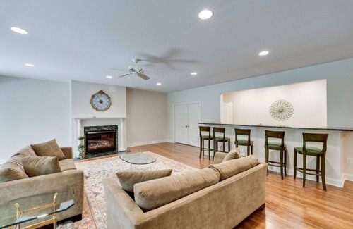 Bethesda Casa | Luxury Estate House with all the comforts . Close to metro