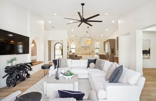 Sunburst Farms East Casa | Luxury Estate on Acre Lot-Pickleball-Pool-Spa-Gym-Theatre-Volleyball-Ping Pong