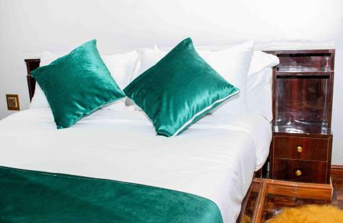 Athi River Villa | Luxury Exclusive 6Bedroom Home - Perfect for Families & Groups