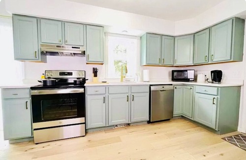 Warrensburg Casa | Luxury Fall Retreat with mountain views - 10 min to Lake George
