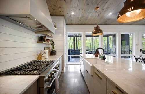 Broken Bow Cabina | Soak in Summer | Luxe Pool, Creekside Bliss
