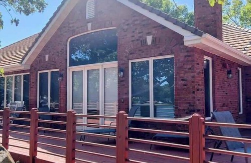 Big Stone City Casa | Campo de golf privado de 10 hoyos, 5BD, 2. 5BA, 22Acers, 700 pies de orilla del lago