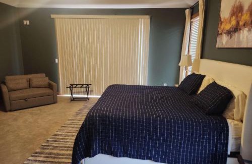 Big Stone City Casa | Luxury Family 5BR Lakefront private boat launch