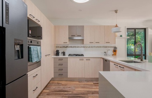 Oxenford Casa | Luxury family and friends escape - 5 minutes from theme parks, 20 mins to beach