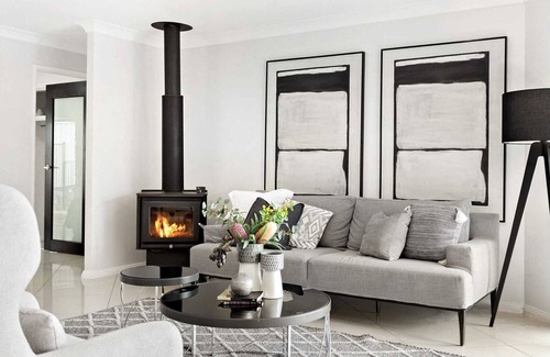 Priestdale Casa | Luxury Family Escape: 5-Bedroom Home with Pool, near Brisbane's Iconic Sights!