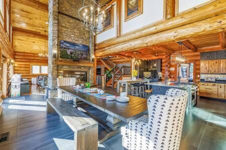 Snoqualmie Pass Casa | Luxury Family Cabin at Summit West