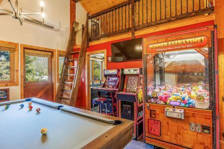 Snoqualmie Pass Casa | Luxury Family Cabin at Summit West