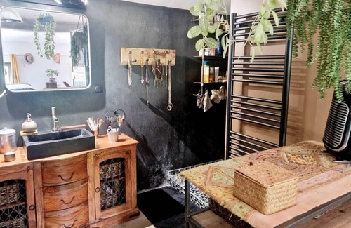 Courthezon Otro | Luxury Family Farmhouse in Provence Near Avignon