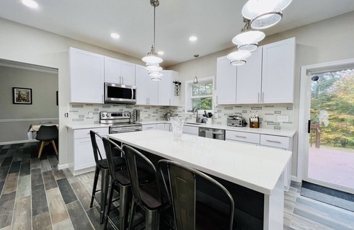 Tobyhanna Casa | Luxury family friendly gateway. Golf, Lake, Pool
