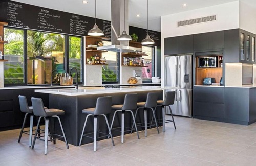 Surfers Paradise Casa | Luxury Family Friendly Home in Surfers Paradise