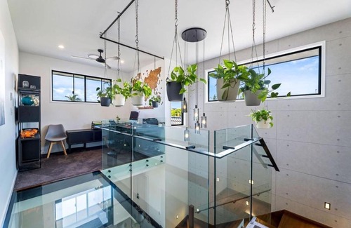 Surfers Paradise Casa | Luxury Family Friendly Home in Surfers Paradise