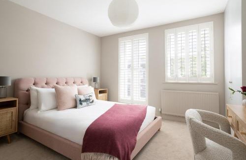 Windsor City Centre Casa | Luxury Family Home in Central Windsor with Large Garden, Games Room, Office, Parking & Pet-Friendly