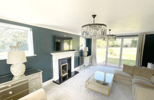 Thorne Casa | Luxury Family Home in 1 Acre of Manicured Grounds