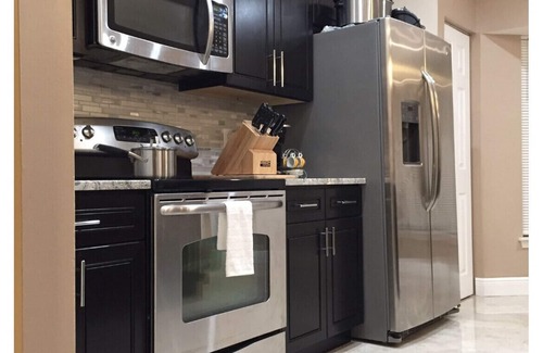 Miramar Casa | ☀️LUXURY family home mins to hard rock stadium/CASINO/MALLS