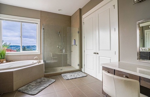 Education Hill Casa | Luxury family home w/ great Sammamish Valley View