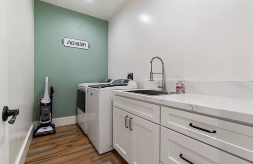 Country Club Casa | Luxury Family Oasis with Hot Tub!
