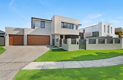 Gold Coast Casa | Luxury Family Retreat in Hope Island