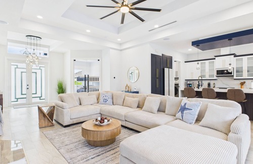 Burnt Store Casa | Luxury Family Stay, Heated Pool, Beaches, Parks