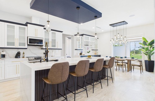 Burnt Store Casa | Luxury Family Stay, Heated Pool, Beaches, Parks