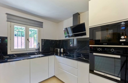 Marbella Casa | Villa familiar de lujo en Marbella: Playa, Piscina y Sol en las inmediaciones de