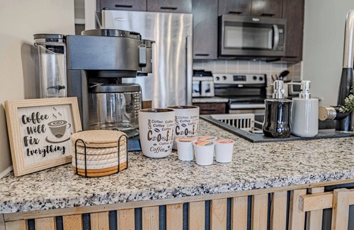 Agincourt Condominio | Luxury Farmhouse High-Rise Condo With CN Tower City View, Pool, Hot Tub