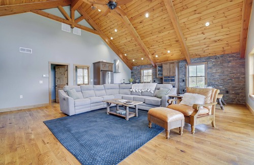 Honesdale Otro | Luxury Farmhouse! Private Hiking Trails - Endless Views - Firepit - 4 Fireplaces