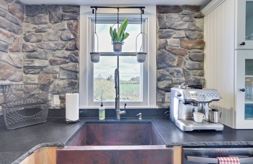 Honesdale Otro | Luxury Farmhouse! Private Hiking Trails - Endless Views - Firepit - 4 Fireplaces