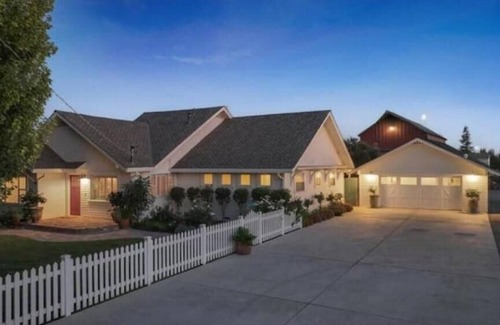 Ripon Casa | Luxury Farmhouse Retreat in Almond Country
