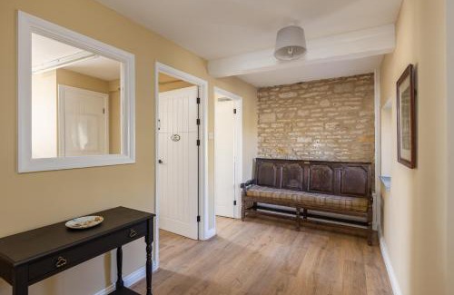 West Heslerton Casa | Luxury Farmhouse with Stunning Views and Hot Tub