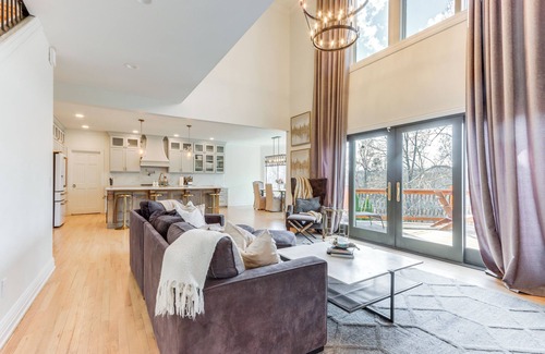 Fayetteville Casa | Luxury Fayetteville Escape w/ Hot Tub & Pool!