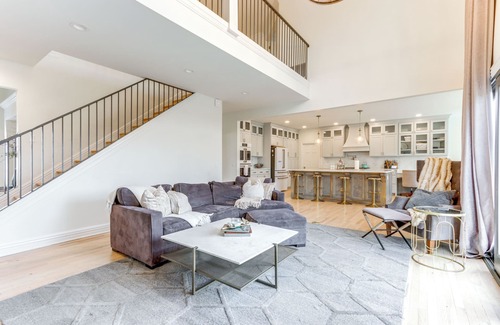 Fayetteville Casa | Luxury Fayetteville Escape w/ Hot Tub & Pool!