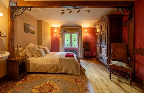 Mesnil Sous Les Cotes Otro | Luxury Five Bedroom Farmhouse for a Relaxing Stay in French Mountains
