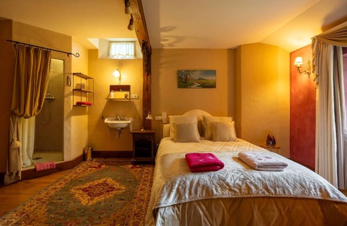 Mesnil Sous Les Cotes Otro | Luxury Five Bedroom Farmhouse for a Relaxing Stay in French Mountains
