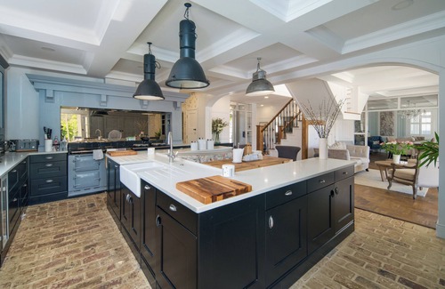 Bembridge Casa | Luxury Five Star, Hampton House With Heated Pool sleeps 13 in 6 double bedrooms