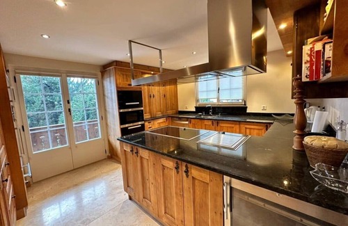 Zweisimmen Nr Gstaad Apartamento | Luxury Flat Close to Park Hotel in Gstaad