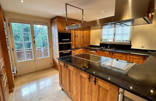 Zweisimmen Nr Gstaad Apartamento | Luxury Flat Close to Park Hotel in Gstaad
