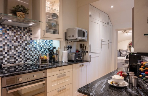 Warwick Apartamento | LUXURY FLAT, ELEGANT TOWNHOUSE, SUPERB AREA, MANY AMENITIES, INC. CAR SERVICE